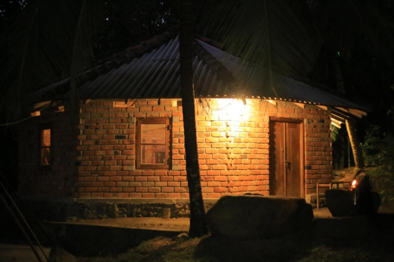 Hidden Well Hiriketiya Hostel Dikwella Exterior foto